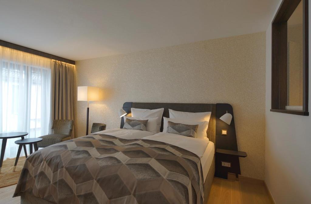 Essensio Hotel Düsseldorf - Double Room With Private Bathroom