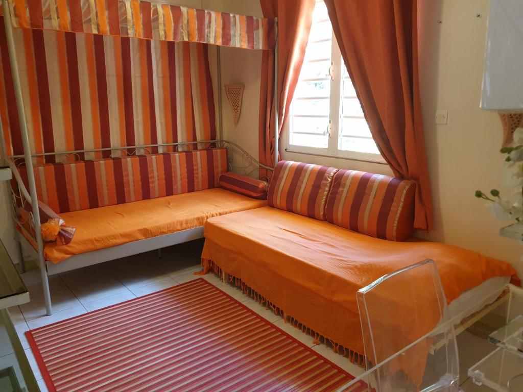 Postelja oz. postelje v sobi nastanitve Agréable Studio vue mer au Trois Îlets