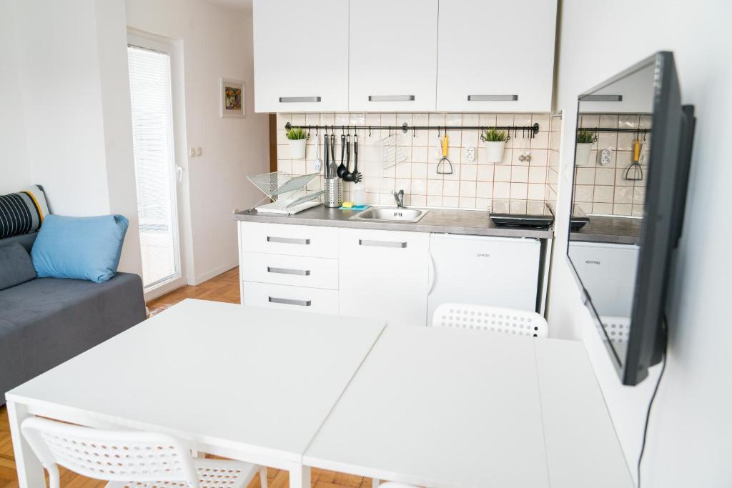 Kuchyň nebo kuchyňský kout v ubytování Apartment by Jassi