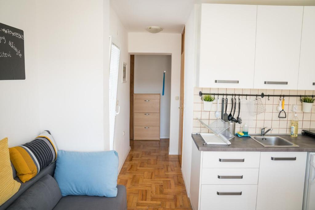Kuchyň nebo kuchyňský kout v ubytování Apartment by Jassi