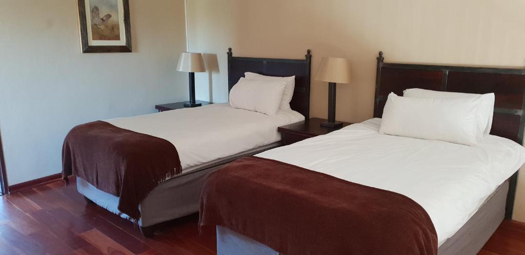 Postel nebo postele na pokoji v ubytování Milorho Lodge