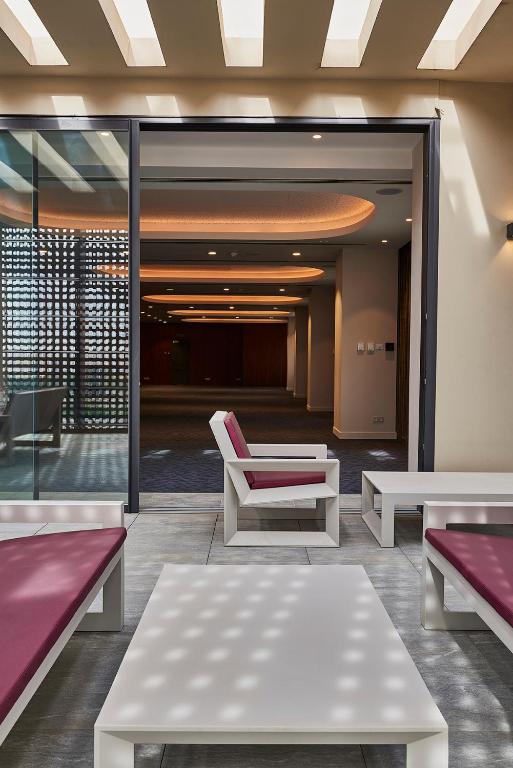 Posezení v ubytování M Suite Hotel