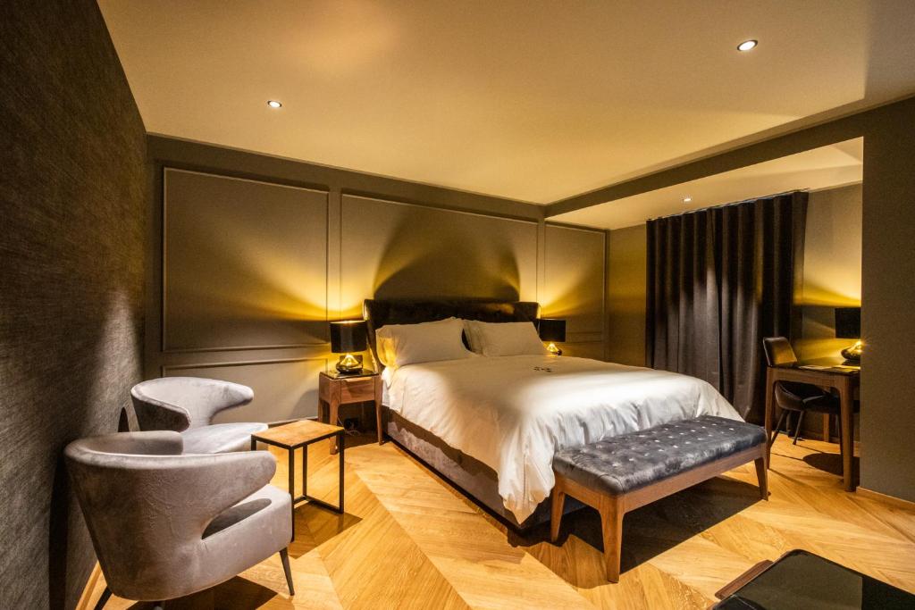 Кровать или кровати в номере DAM boutique hotel & restaurant