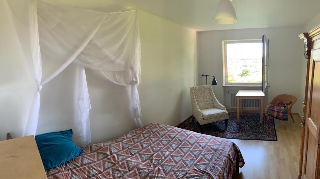 Postel nebo postele na pokoji v ubytování Zimmer mit Bergblick