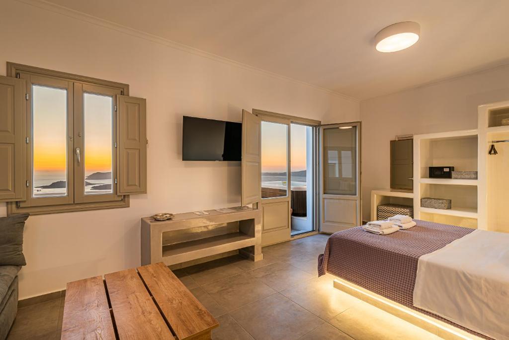 Postel nebo postele na pokoji v ubytování Caldera Stories private suites