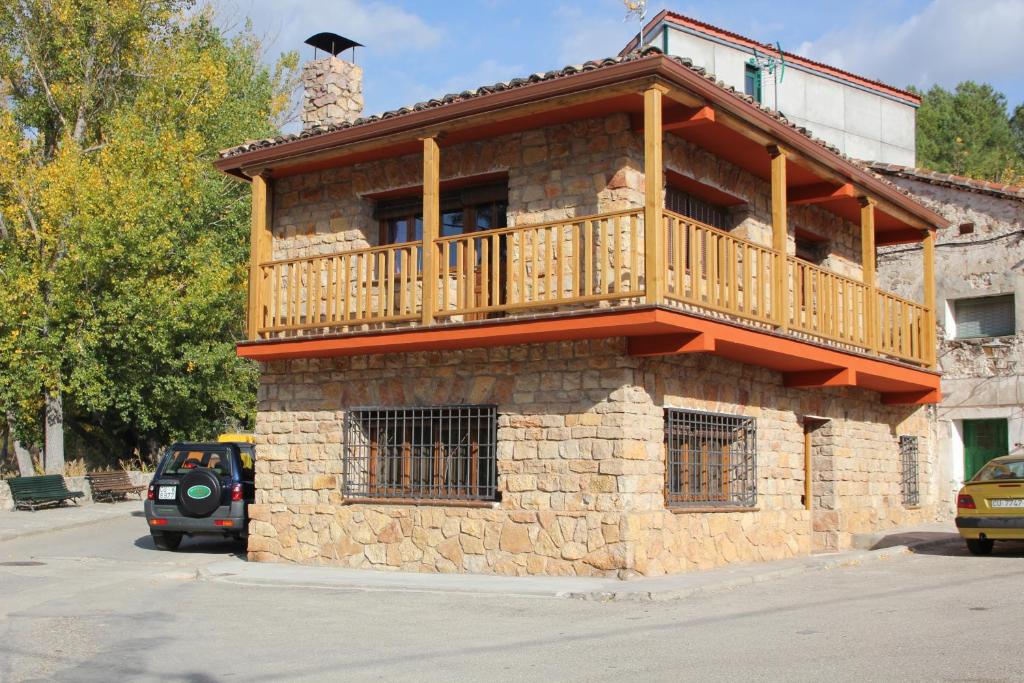 a building with a balcony on top of it at El Rincón Del Juez in Uña