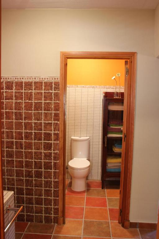 A bathroom at El Rincón Del Juez