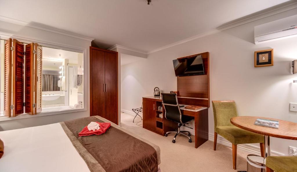 VR Rotorua Lake Resort - King Room With Lake View