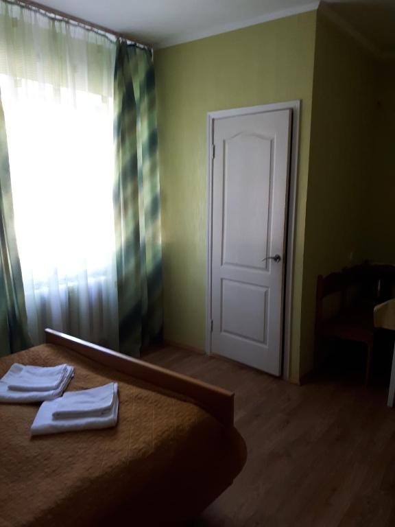 Postel nebo postele na pokoji v ubytování Hotel Gostynnyi Dvir