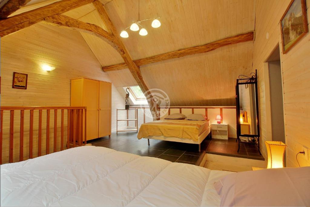 a bedroom with two beds in a room at LA FARIO 2 in Gavarnie