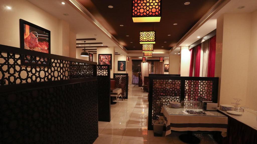 Restaurace v ubytování Remas Hotel Suites - Al Khoudh, Seeb, Muscat