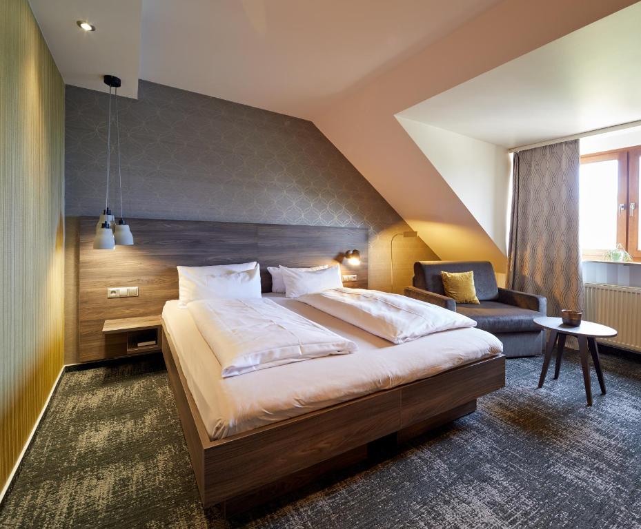 Postel nebo postele na pokoji v ubytování NaturKulturHotel Stumpf