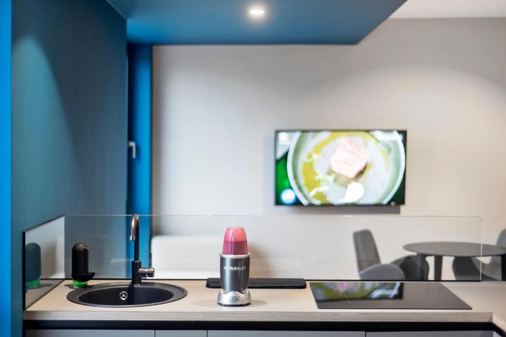 TV a/nebo společenská místnost v ubytování FourRoomotel