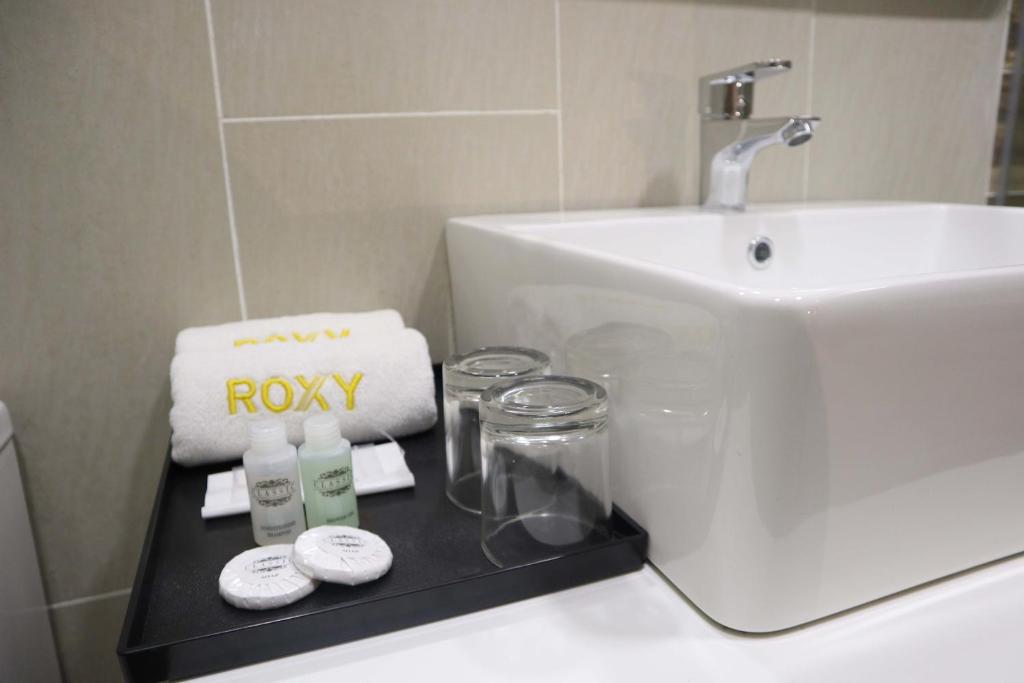 Koupelna v ubytování Roxy Hotel Padungan