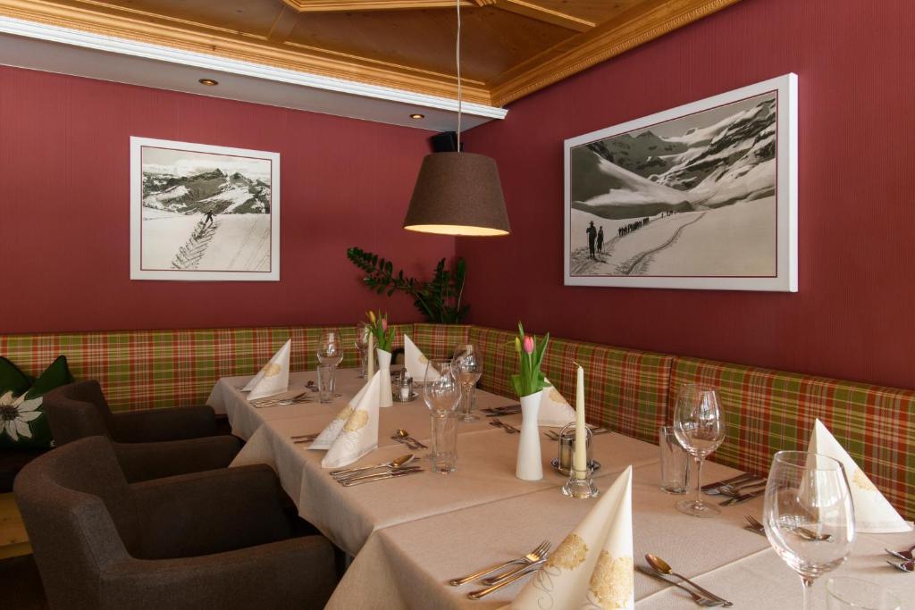 Restavracija oz. druge možnosti za prehrano v nastanitvi Hotel Alpenrose