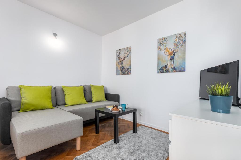 Prostor za sedenje u objektu Apartaments Solec 79 by Renters