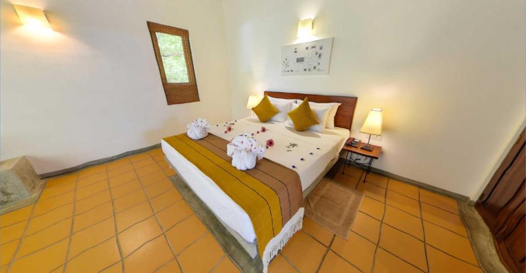 Postel nebo postele na pokoji v ubytování Ehalagala Lake Resort