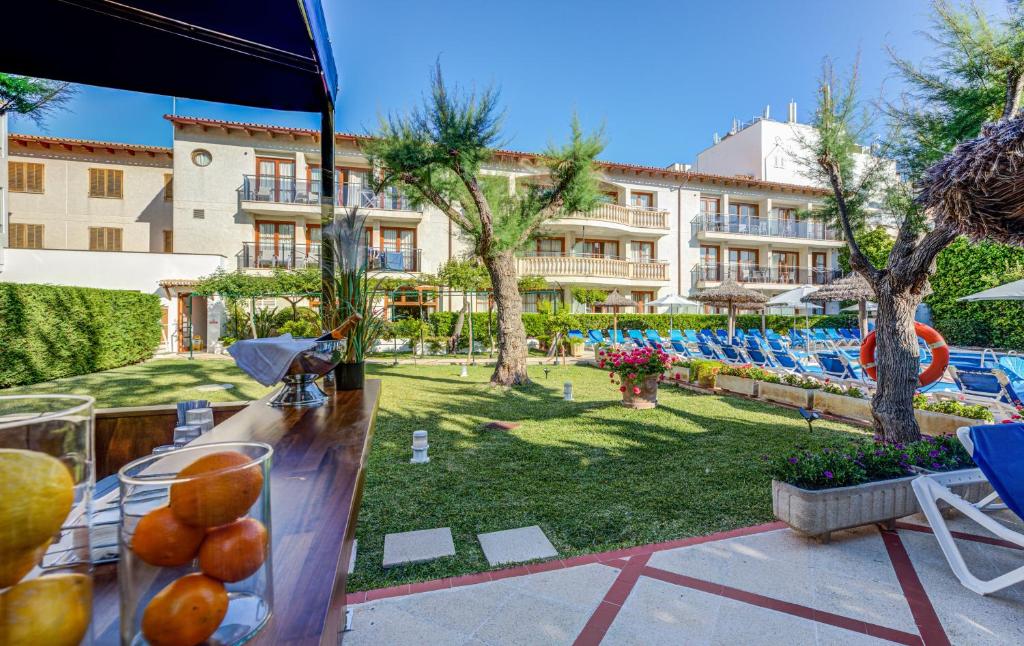 Apartamentos Maricel 1, El Port, Spain - Booking.com