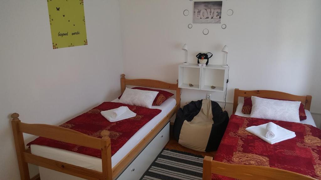 Postel nebo postele na pokoji v ubytování Apartma Sebastjan Dobova near Terme Paradiso