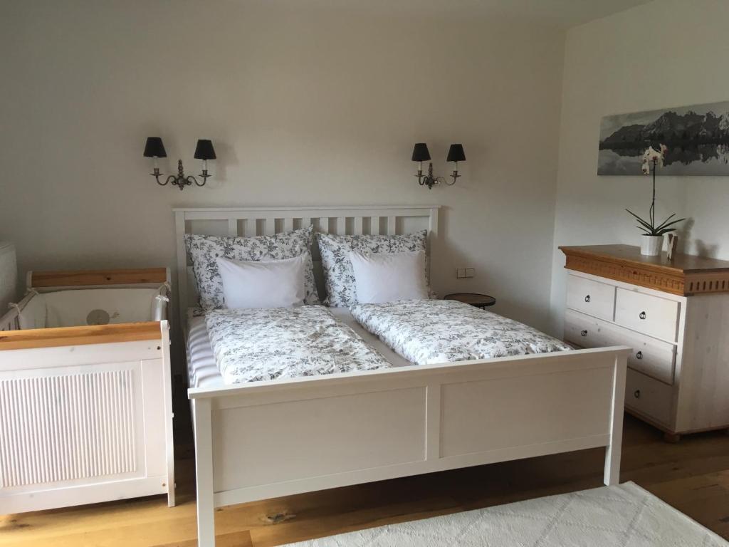 Postel nebo postele na pokoji v ubytování Apartment Hahnenkammblick