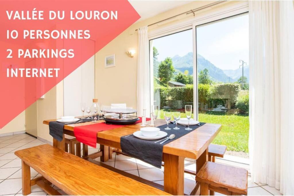 a dining room with a table and benches at Maison 8 personnes au coeur de la vallée du Louron in Loudenvielle