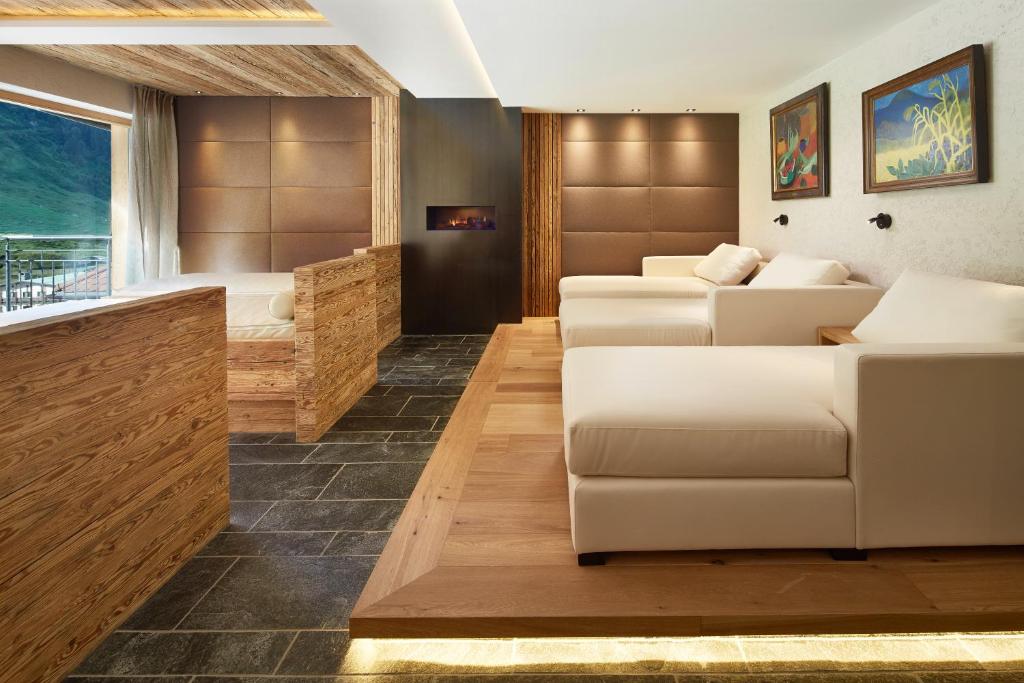 Posezení v ubytování Hotel Berghof Crystal Spa & Sports