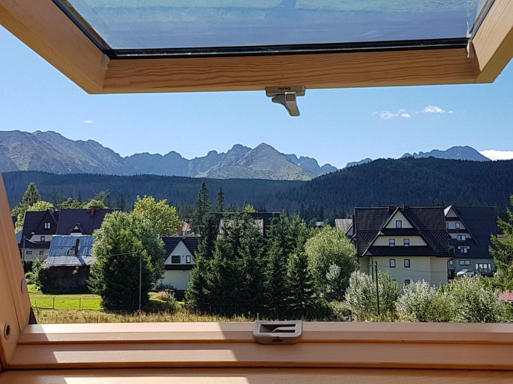 a window with a view of the mountains at Pokoje Pod Kopiencem Grzegorz Plata in Zakopane