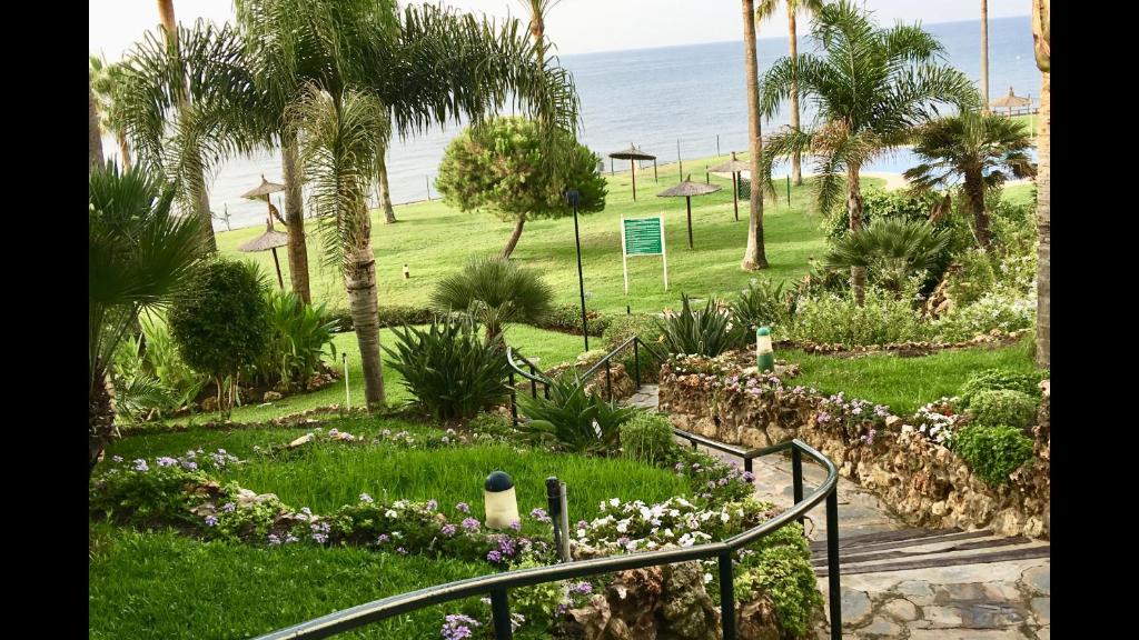 Vonkajšia záhrada v ubytovaní MI CAPRICHO A16 Beachfront Apartment