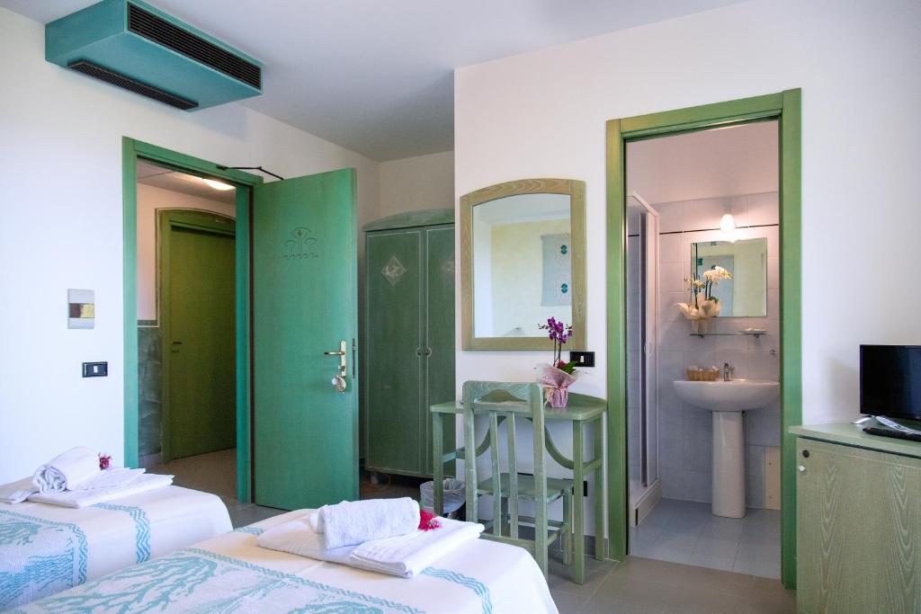 Postel nebo postele na pokoji v ubytování Hotel Cala Dei Pini