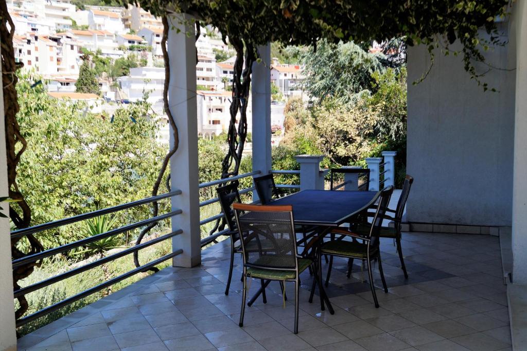 Balkón nebo terasa v ubytování Villa Obad Guest House
