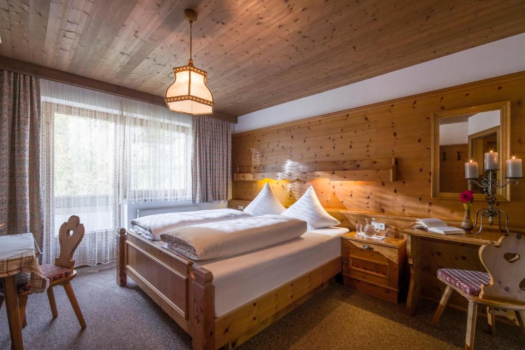 Postel nebo postele na pokoji v ubytování Gästehaus Rauch