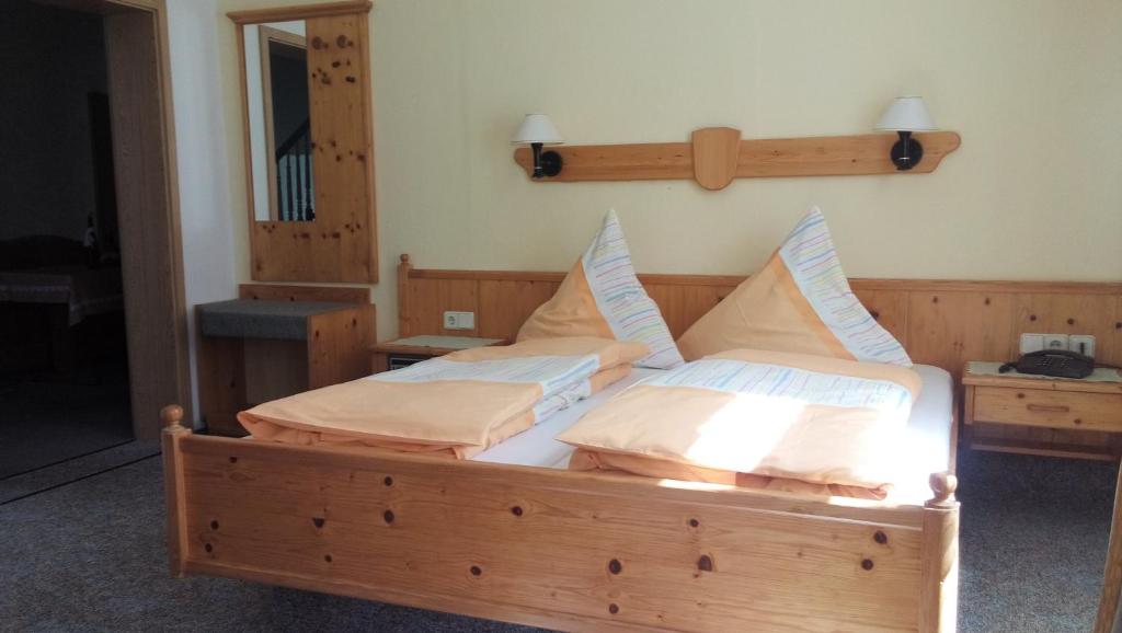 Postel nebo postele na pokoji v ubytování Hotel Carola