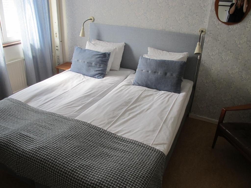 Gamla Televerket B&B - Twin Room With Shared Bathroom