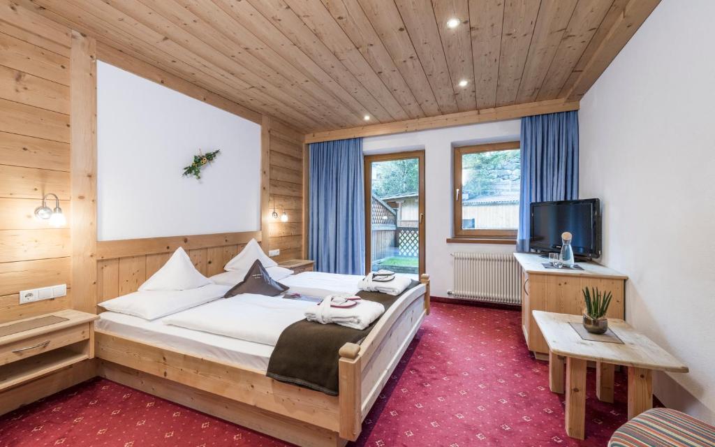 Postel nebo postele na pokoji v ubytování Panorama Resort Taljörgele
