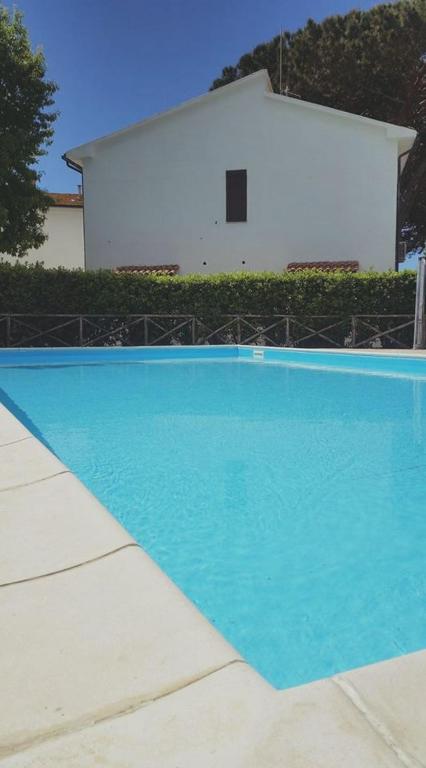 Bazén v ubytování Hotel Residence I Briganti di Capalbio nebo v jeho okolí