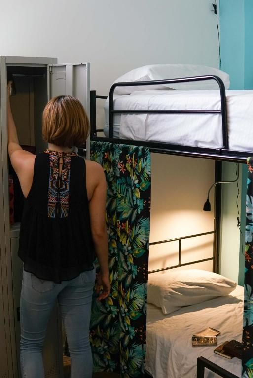 Postel nebo postele na pokoji v ubytování NATIVUS Art-Hostel