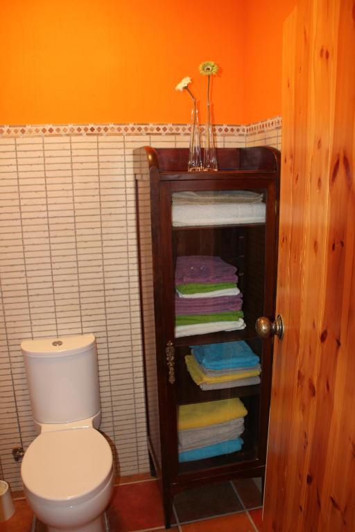 A bathroom at El Rincón Del Juez