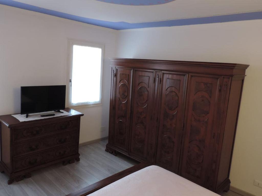 A television and/or entertainment centre at Casa Rossa