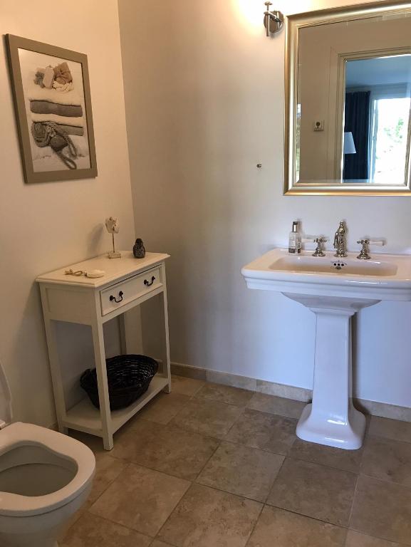 Trouville Bed & Breakfast - Deluxe King Room