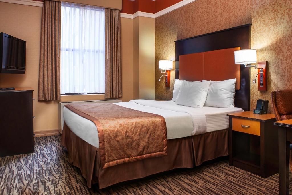 The Hotel at Fifth Avenue - Deluxe King Room