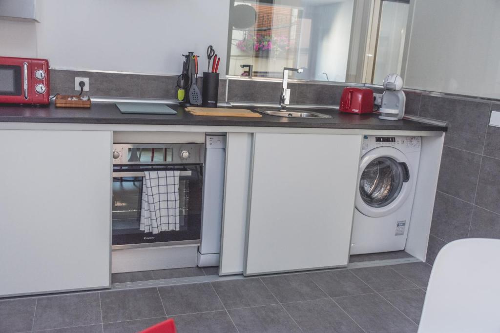 Kuchyň nebo kuchyňský kout v ubytování Slow León Apartamentos Turísticos