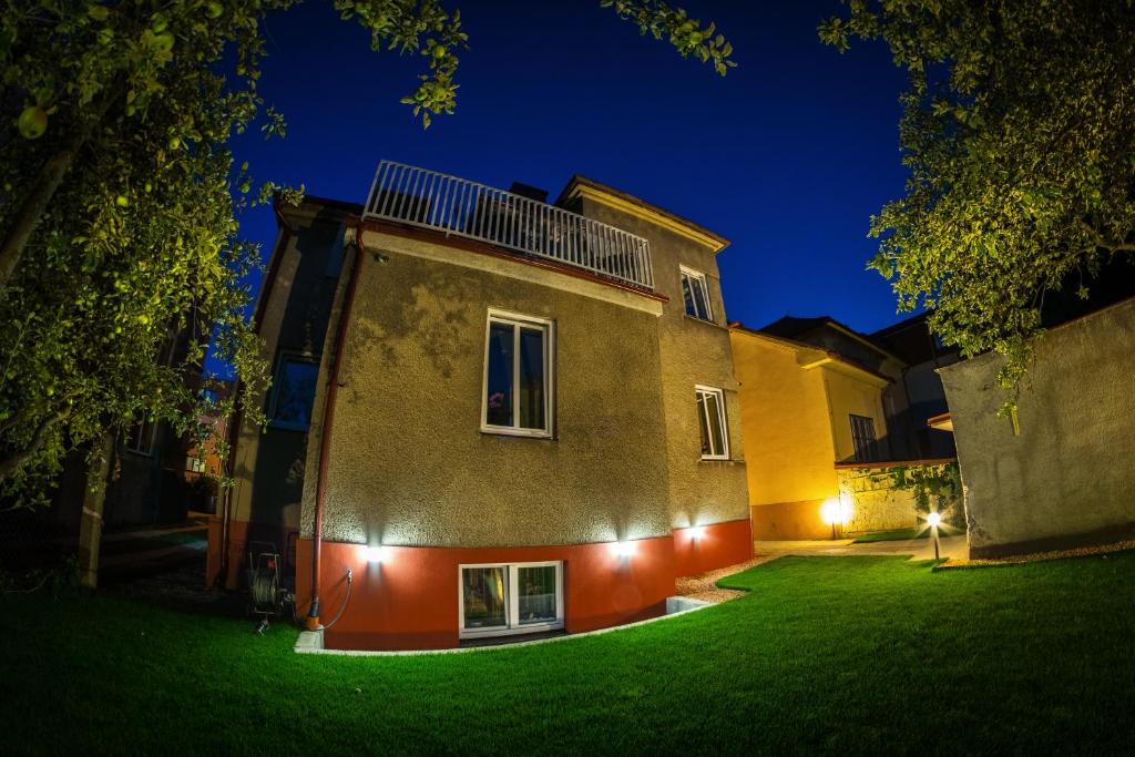 Budova, kde se aparthotel nachází