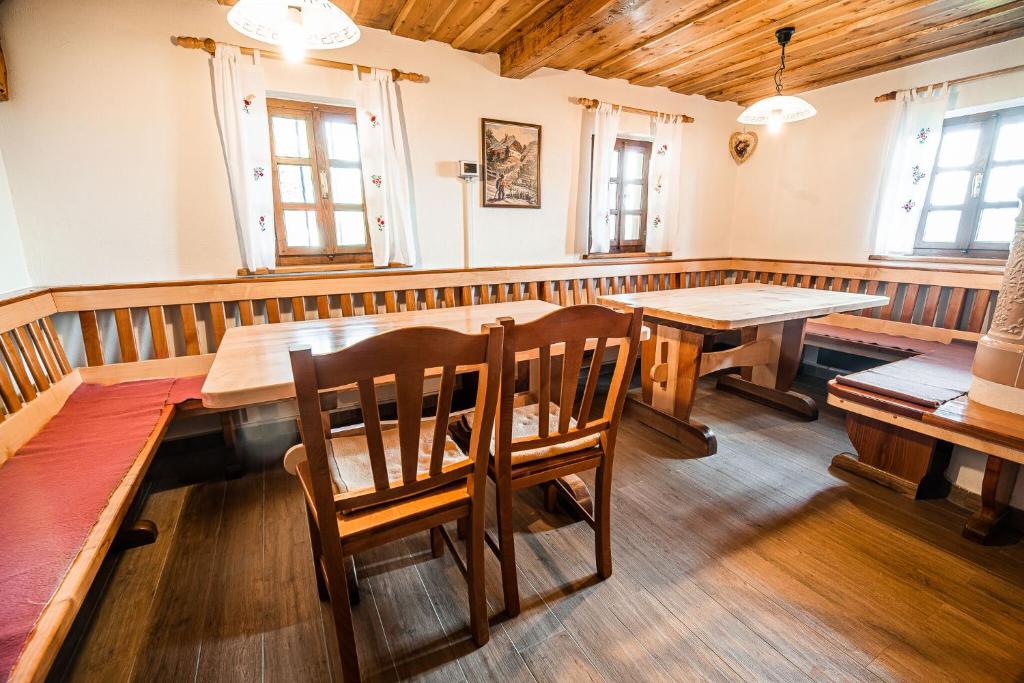 Restaurace v ubytování Sleme house