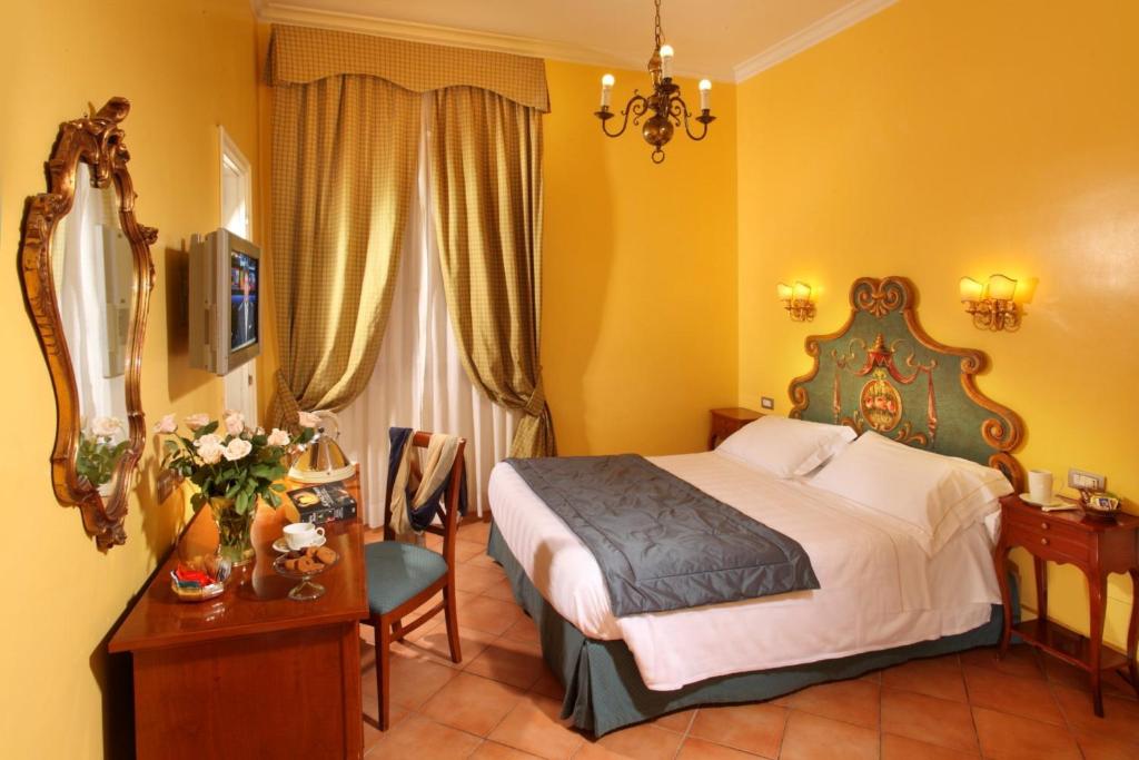 Postel nebo postele na pokoji v ubytování Hotel Mozart