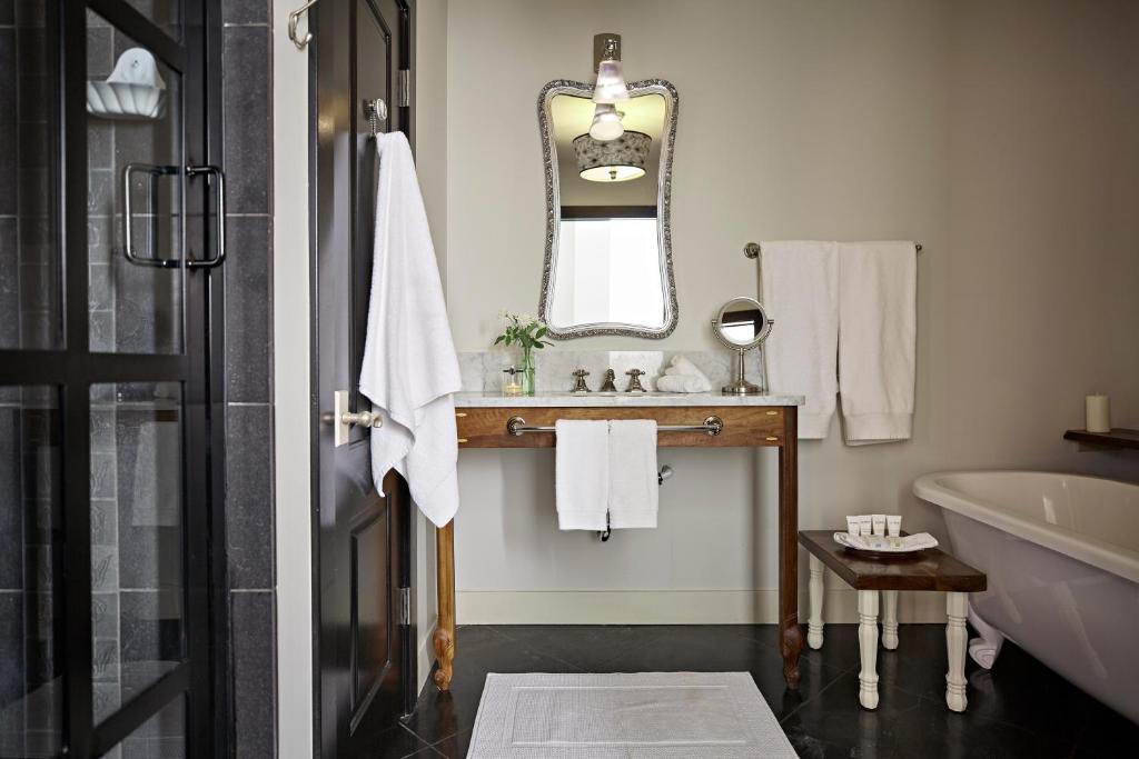 Bespoke Inn Scottsdale photo
