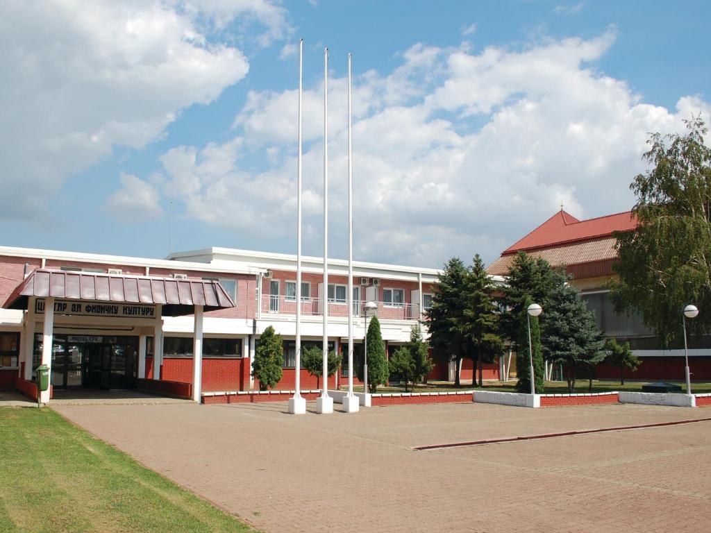 Budova, kde se prázdninový areál nachází