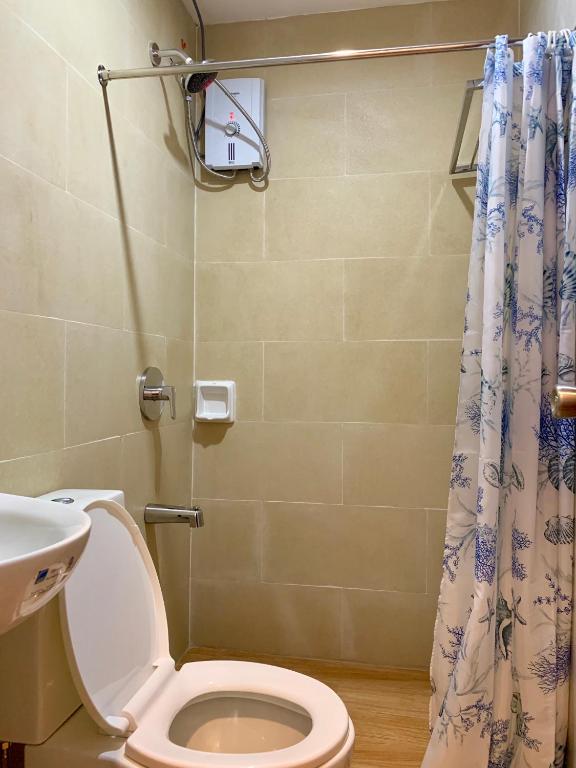 Koupelna v ubytování Davao Persimmon Suites