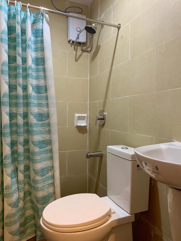Koupelna v ubytování Davao Persimmon Suites