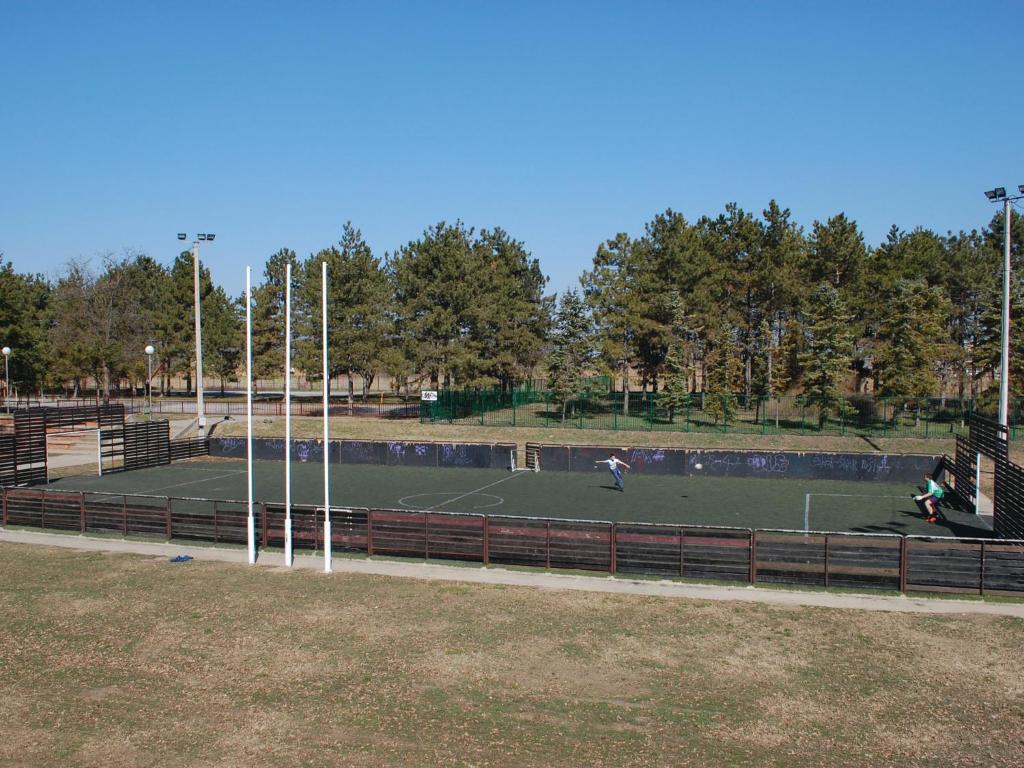 Tenis a/nebo squash v ubytování Holiday Park CFK nebo okolí