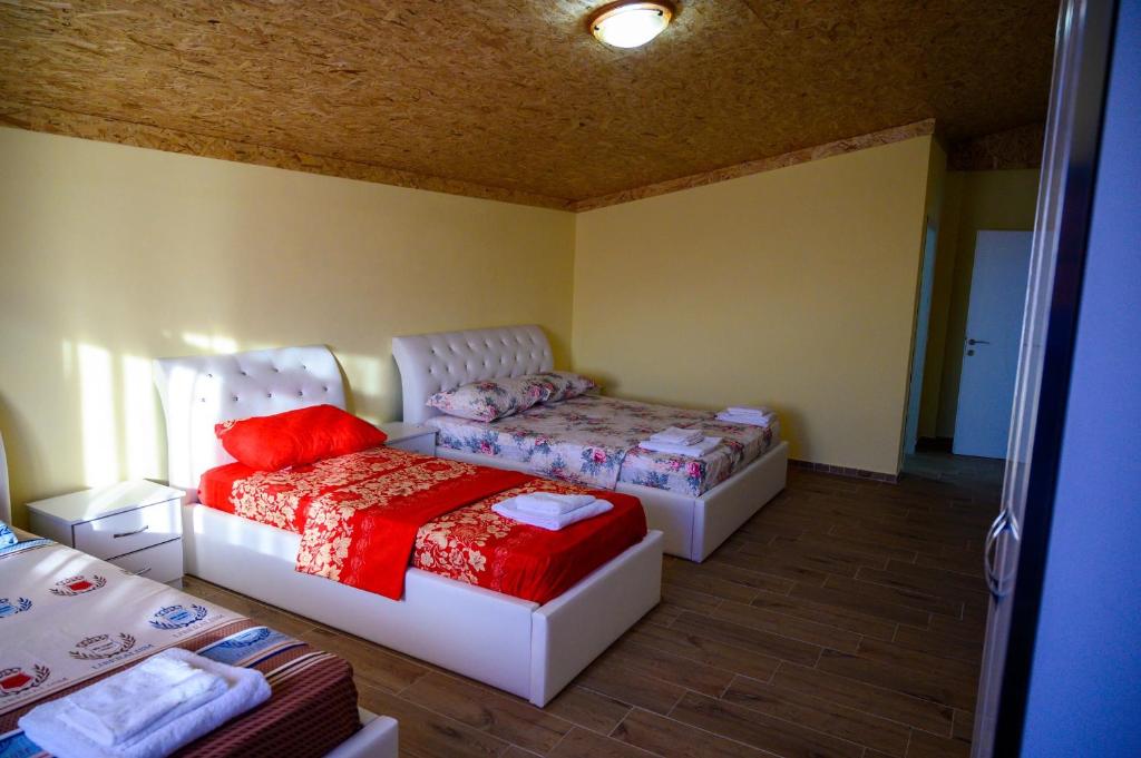 Postel nebo postele na pokoji v ubytování Joni Restaurant